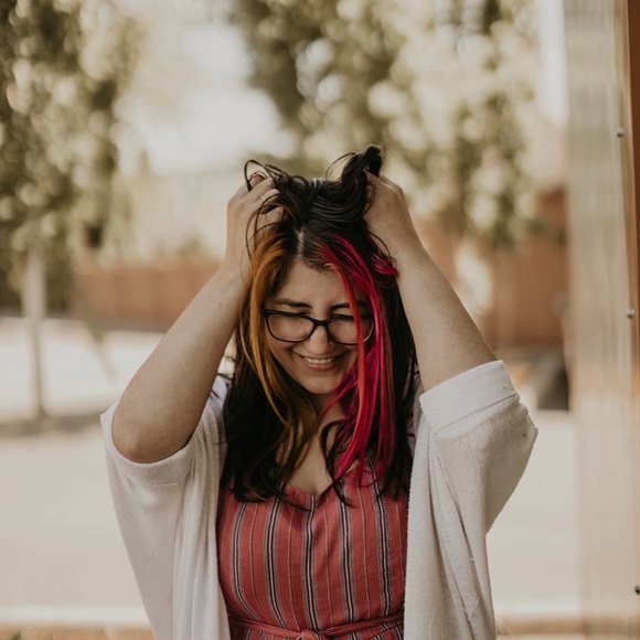 Meet your Posher, Jessica - Picture 2 of 2